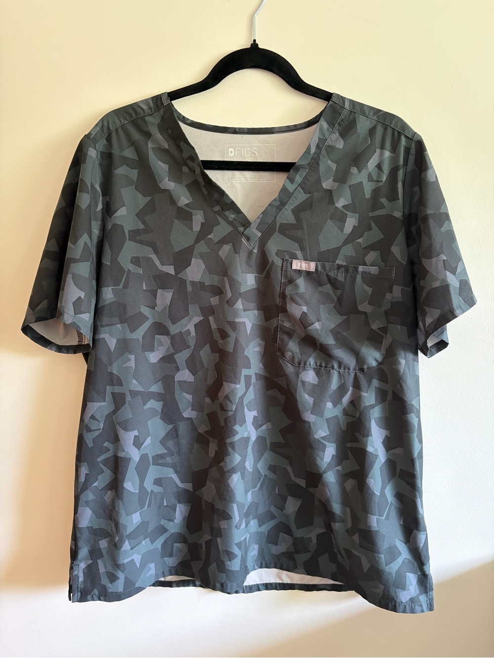 FIGS - size XL Catarina One-Pocket Scrub Top in the limited Bonsai Camo pattern.